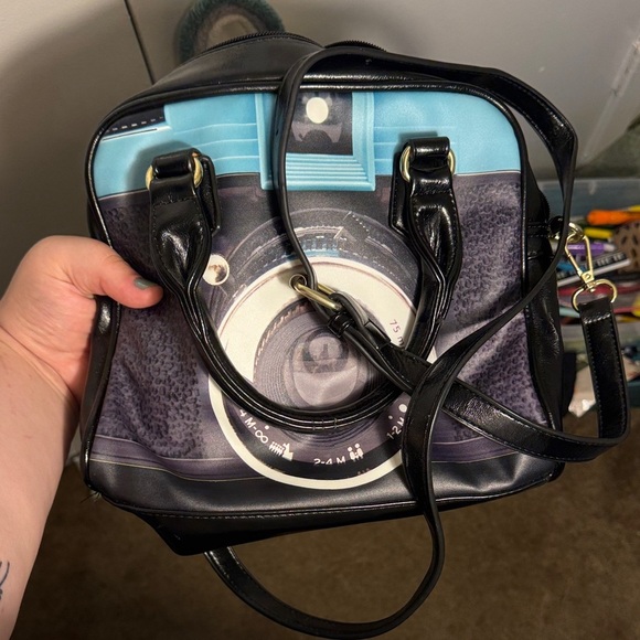 Stylish Black Camera Purse with Blue Accents - Picture 4 of 4